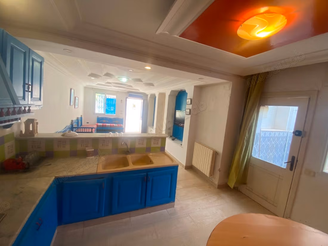 Rez de chaussée de villa de type S1 meublé