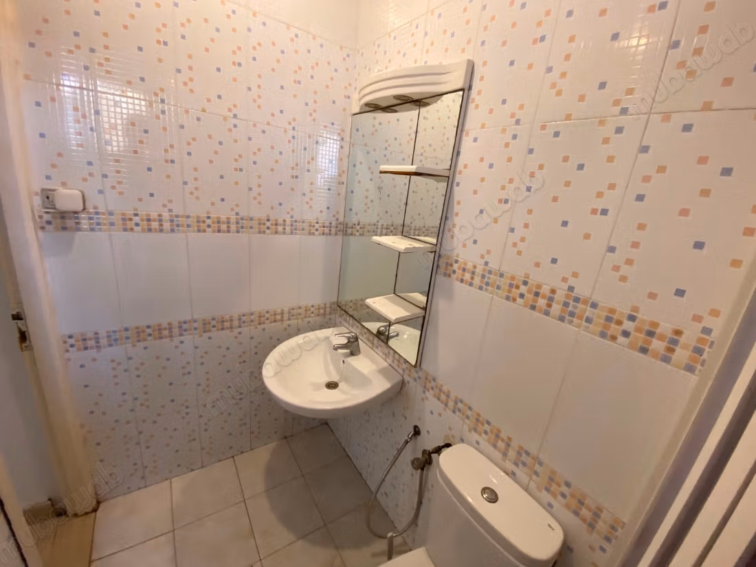 Rez de chaussée de villa de type S1 meublé