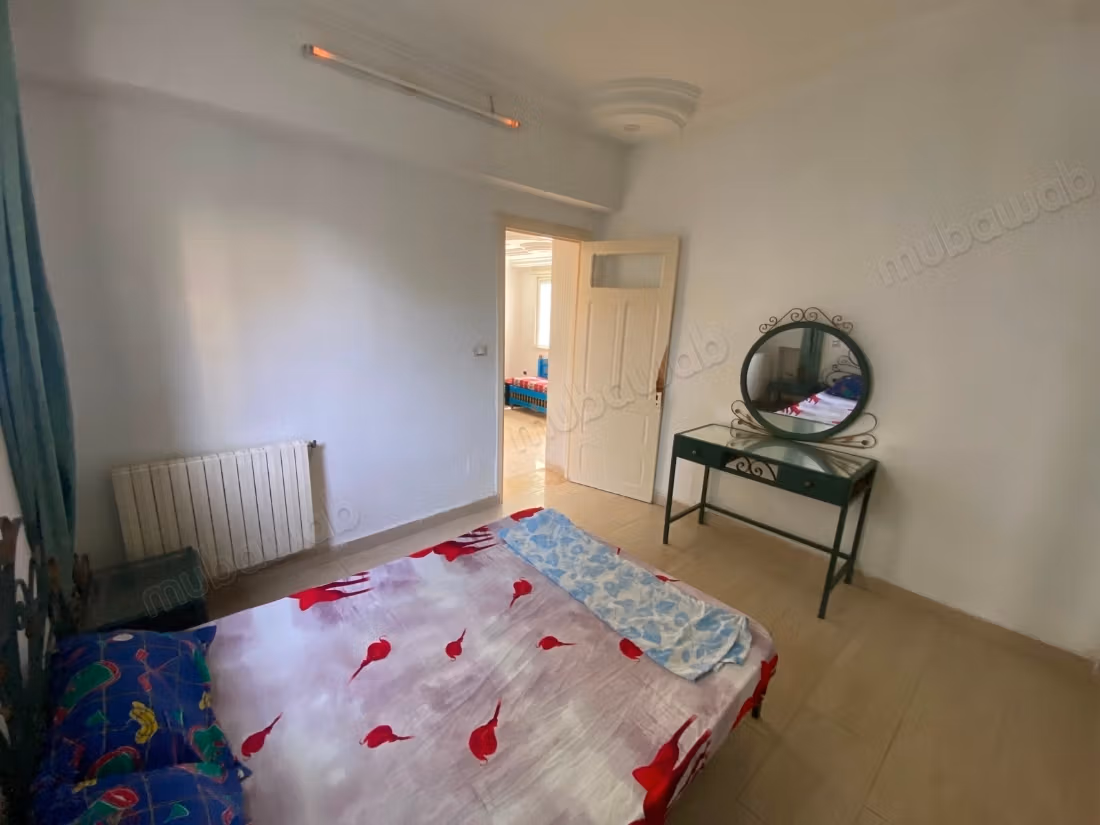 Rez de chaussée de villa de type S1 meublé