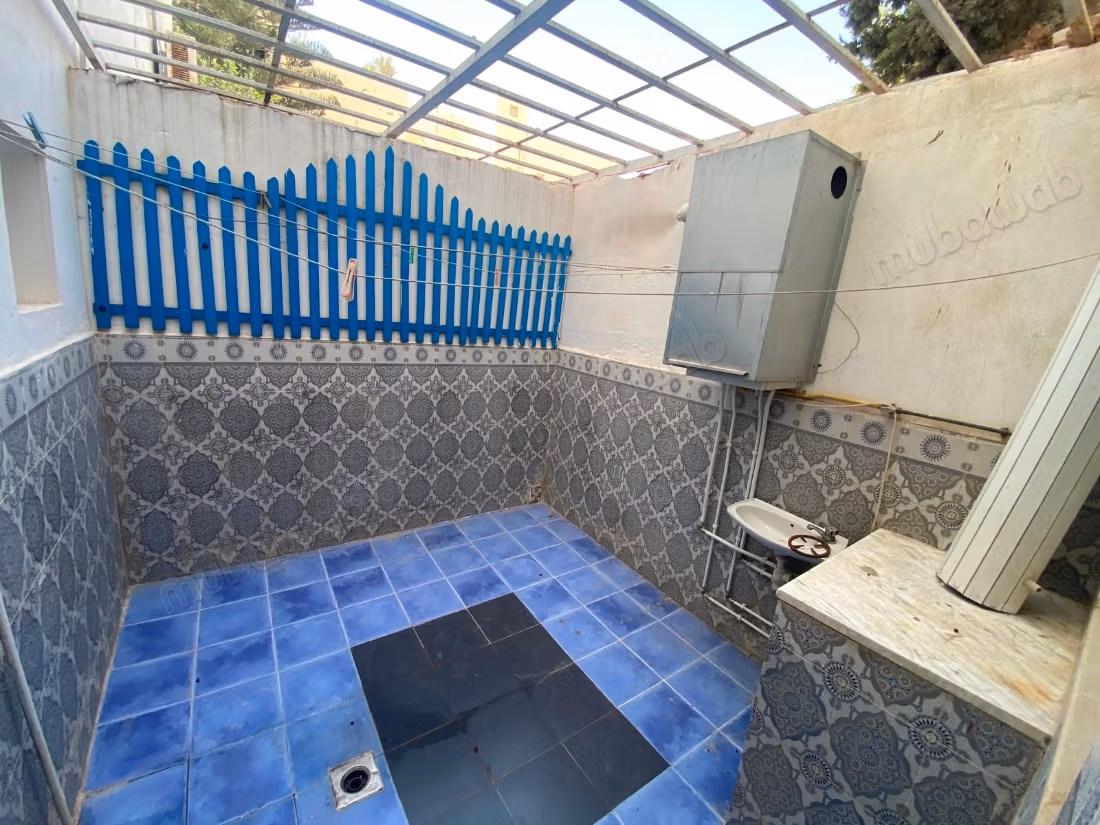 Rez de chaussée de villa de type S1 meublé