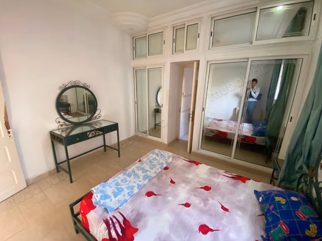 Rez de chaussée de villa de type S1 meublé