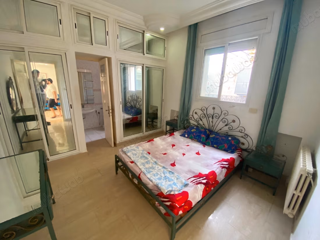 Rez de chaussée de villa de type S1 meublé