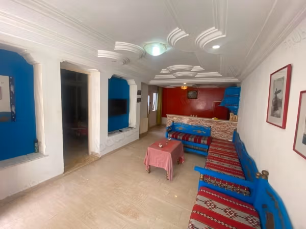 Rez de chaussée de villa de type S1 meublé