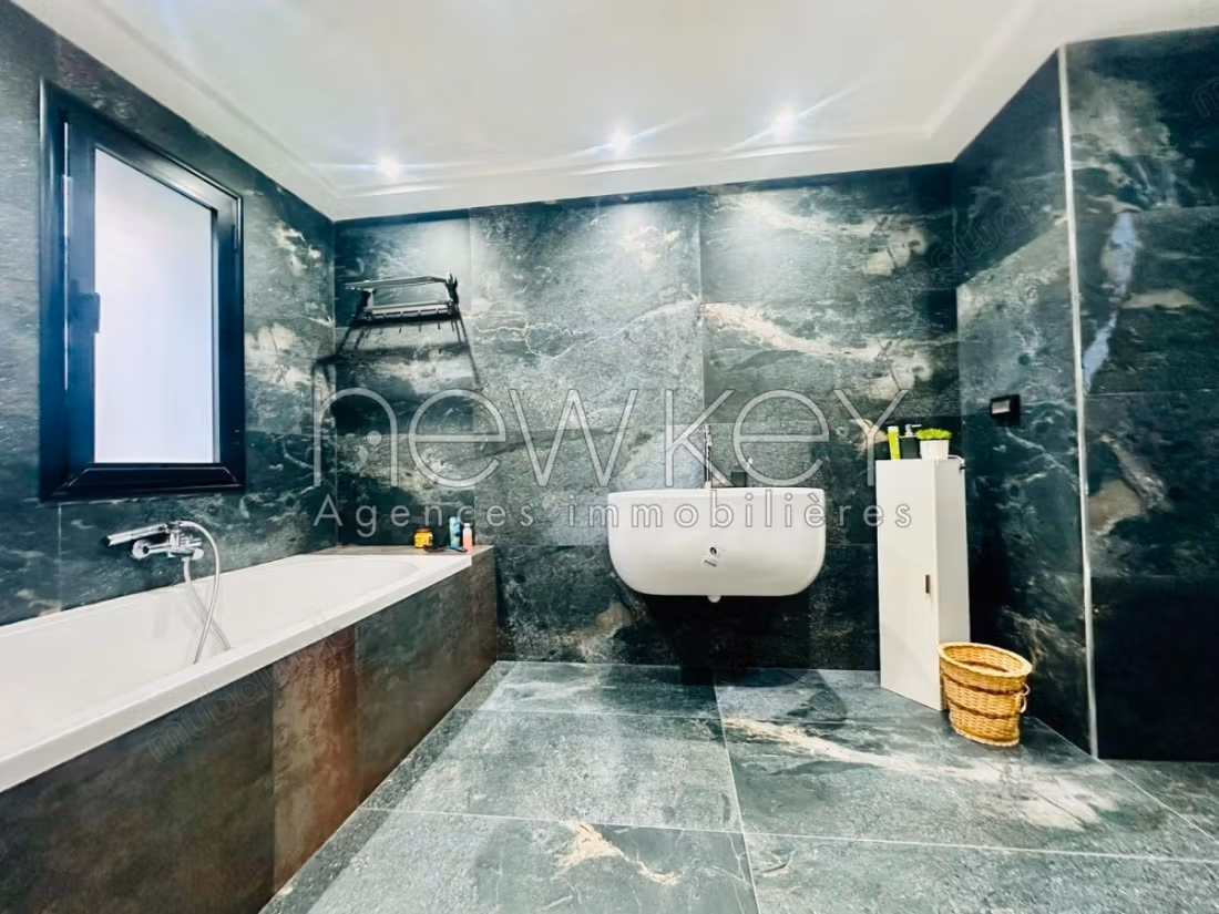 Magnifique villa avec piscine à El Menzah 8