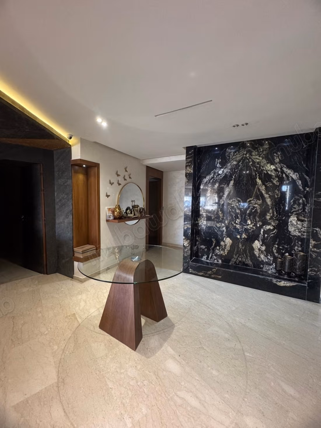 Louez cet appartement à Palmier. 
Surface de 130 m². 
Porte sécurisée et chauffage central