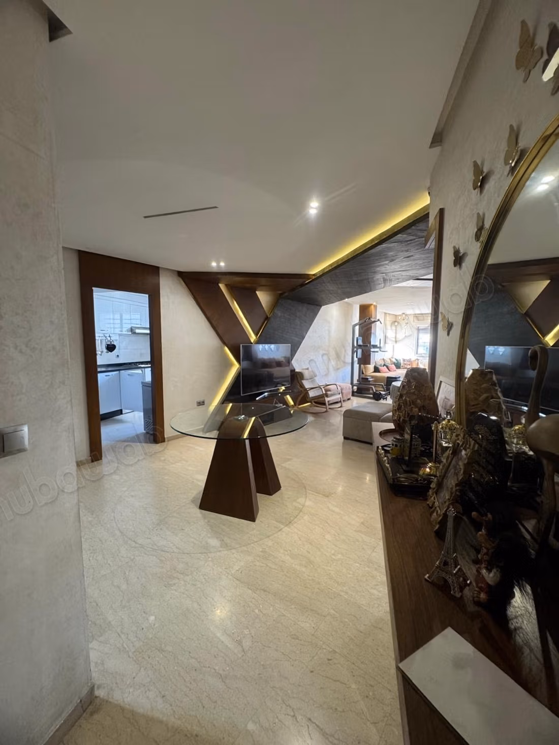 Louez cet appartement à Palmier. 
Surface de 130 m². 
Porte sécurisée et chauffage central