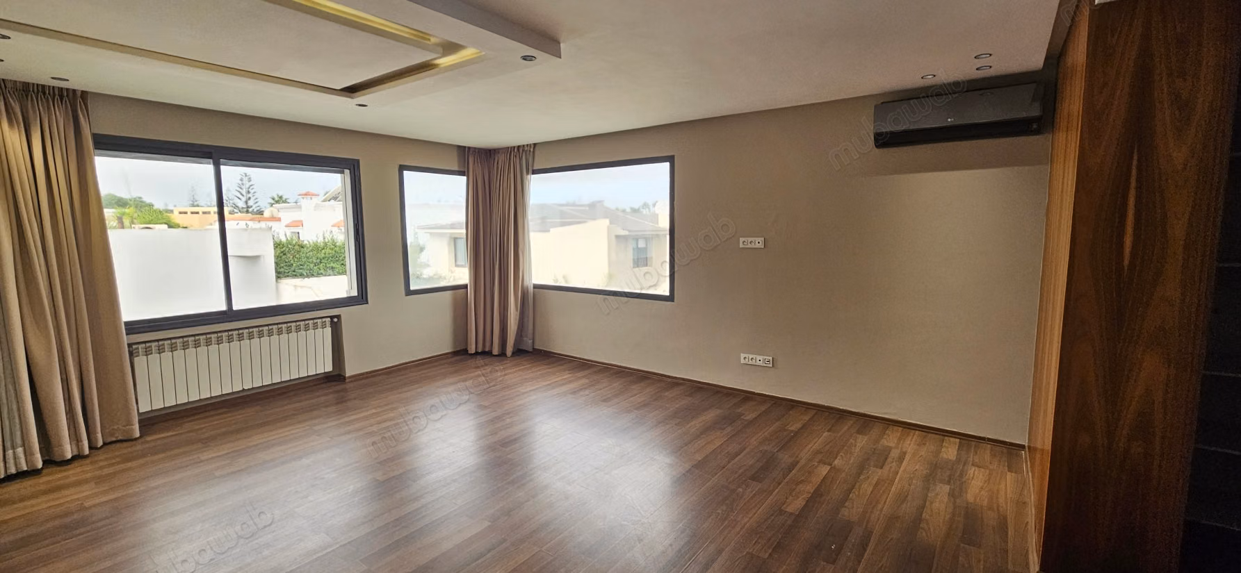 Bella villa di 680 m2 con piscina a Manar