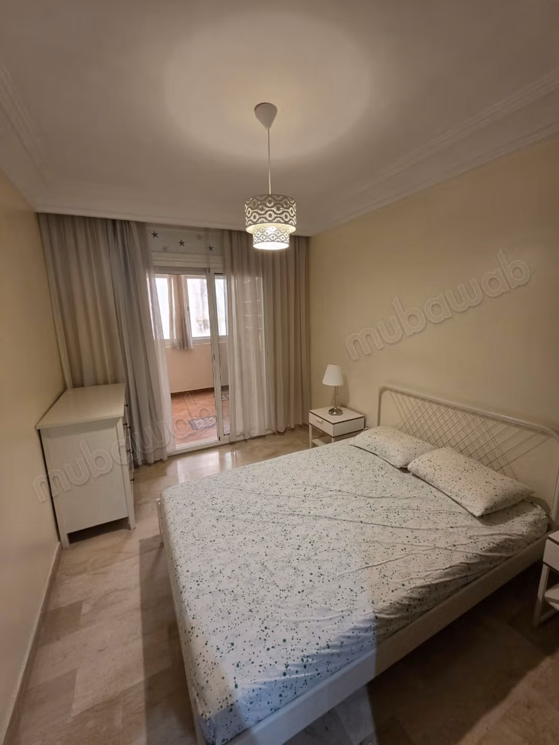 Appartement à louer à Les princesses. 
3 grandes pièces. 
Bien meublé