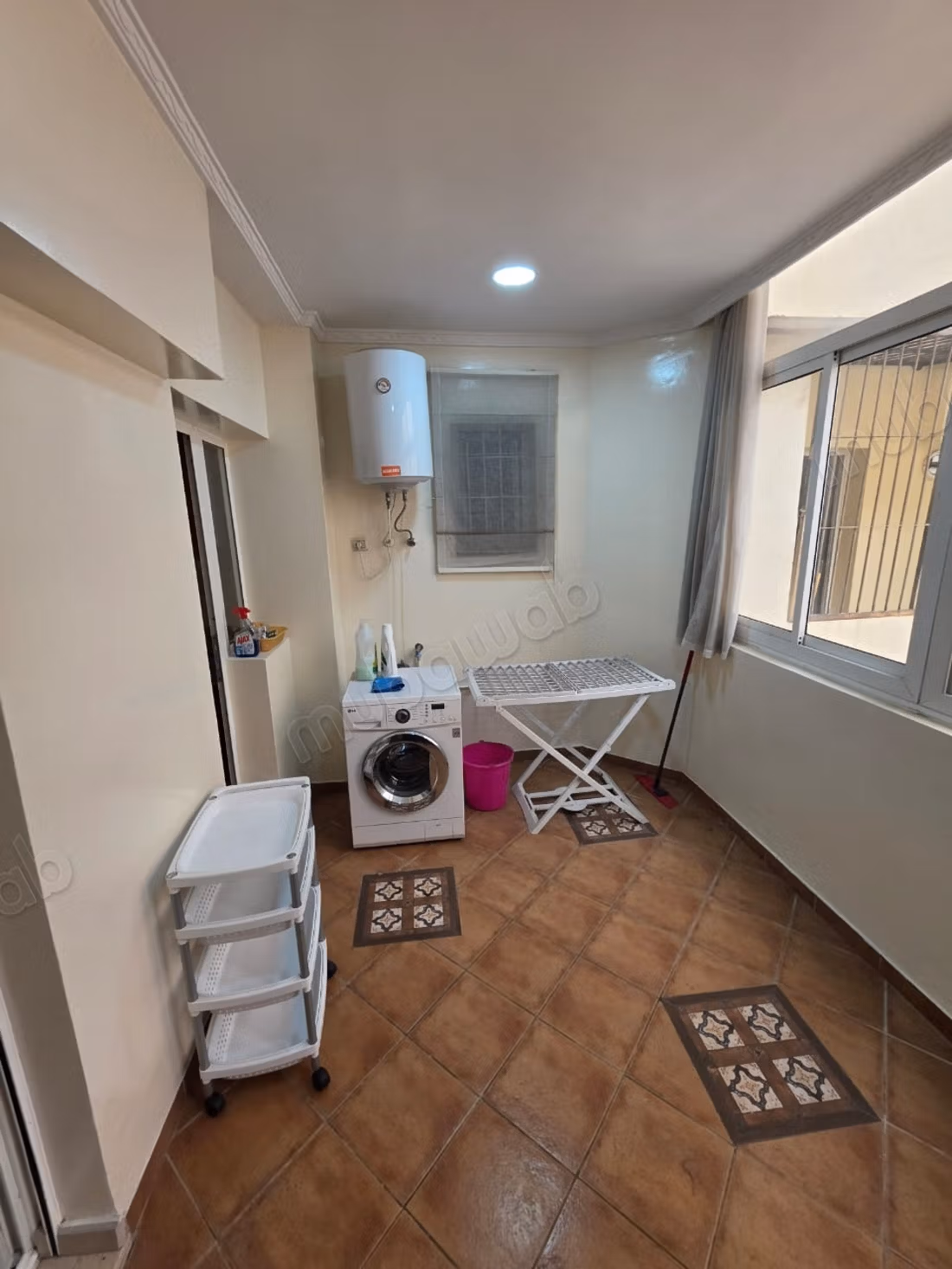 Appartement à louer à Les princesses. 
3 grandes pièces. 
Bien meublé