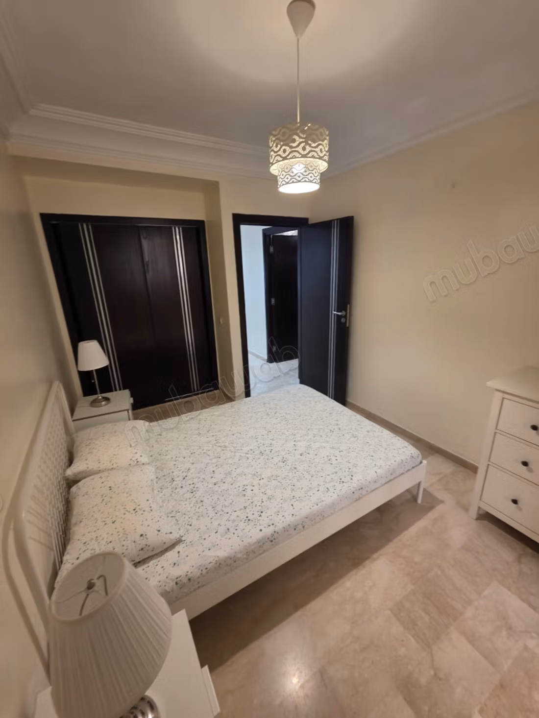 Appartement à louer à Les princesses. 
3 grandes pièces. 
Bien meublé