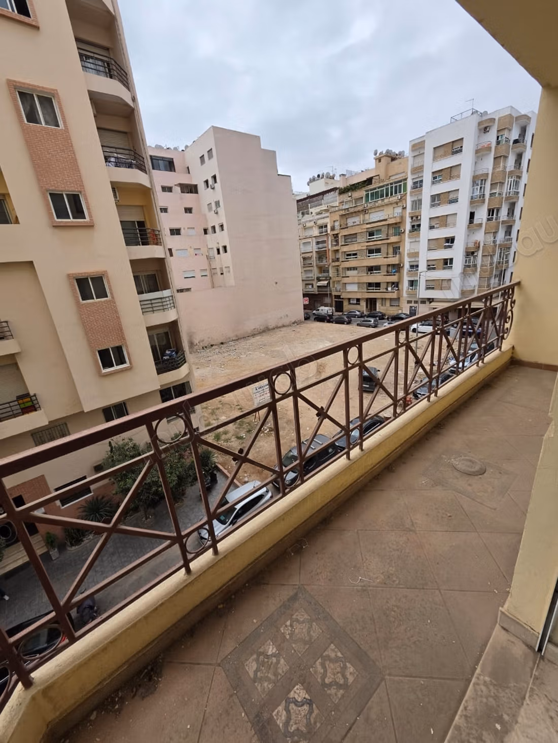 Appartement à louer à Les princesses. 
3 grandes pièces. 
Bien meublé