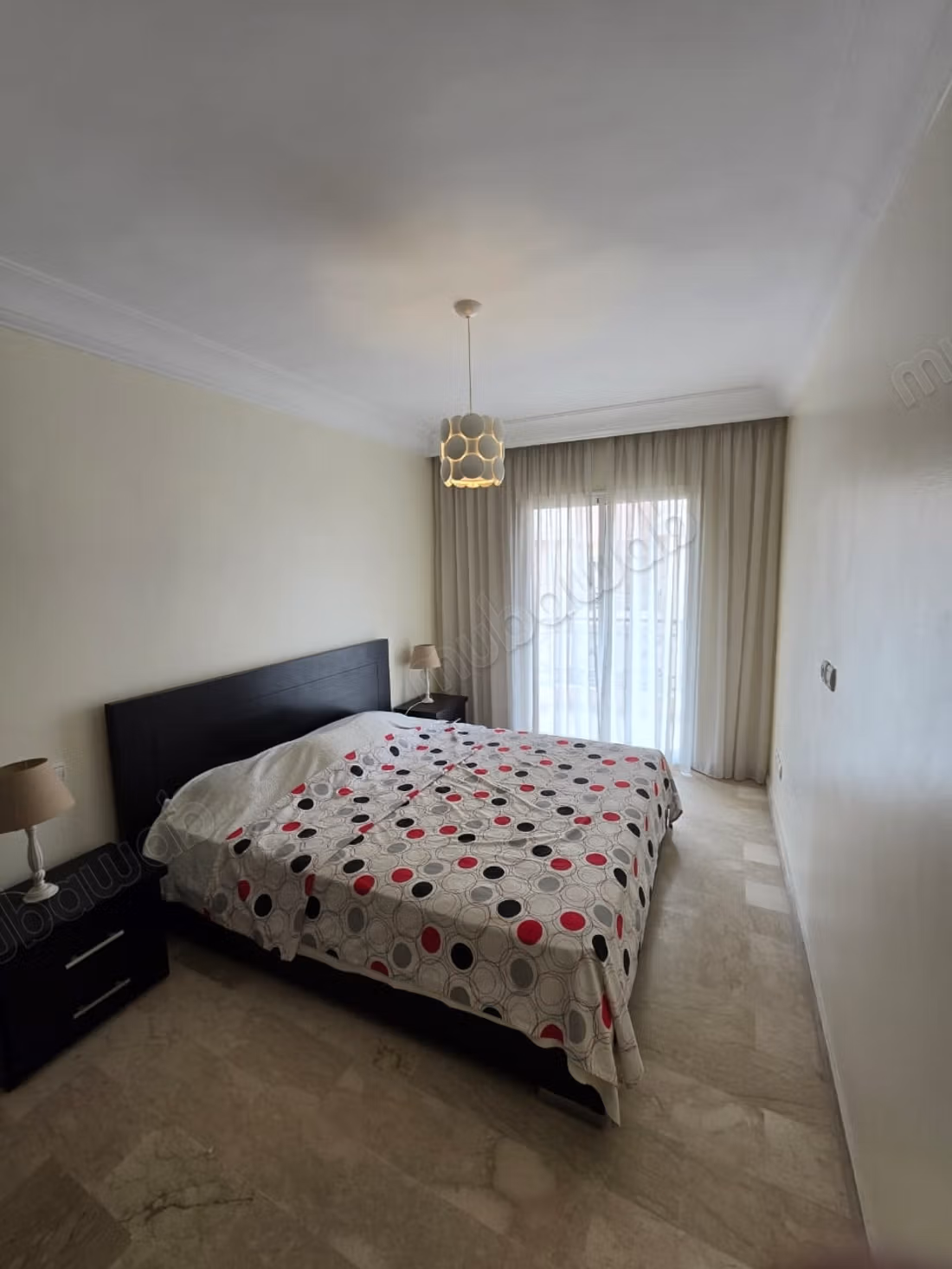 Appartement à louer à Les princesses. 
3 grandes pièces. 
Bien meublé