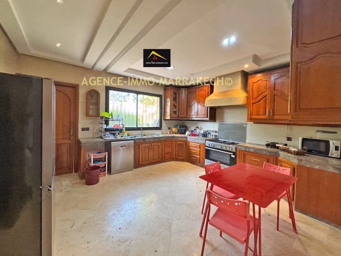 Villa de 3 niveaux à vendre Amelkis, 1050m²