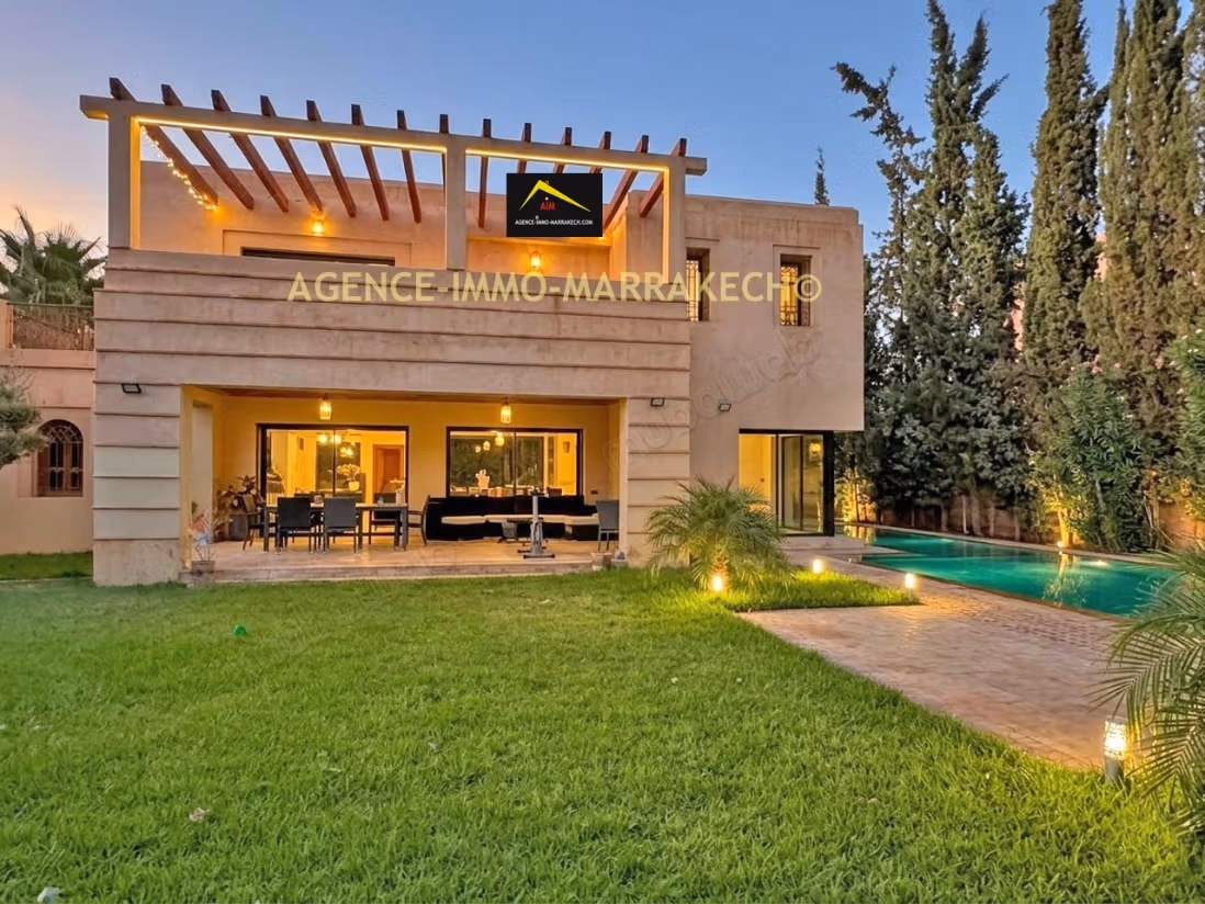 Villa de 3 niveaux à vendre Amelkis, 1050m²