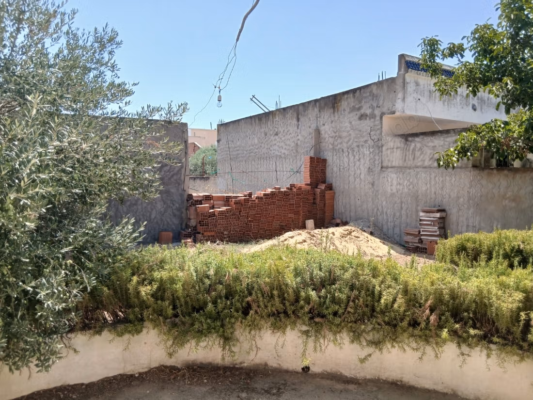 Luxury villa for sale. Total area 180 m². Well furnished
