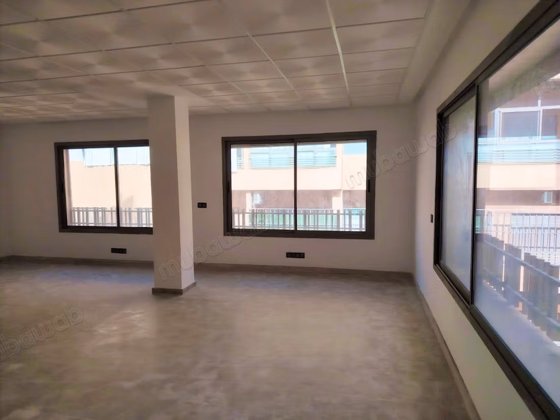 Plateau de bureau a louer emplacement stratégique