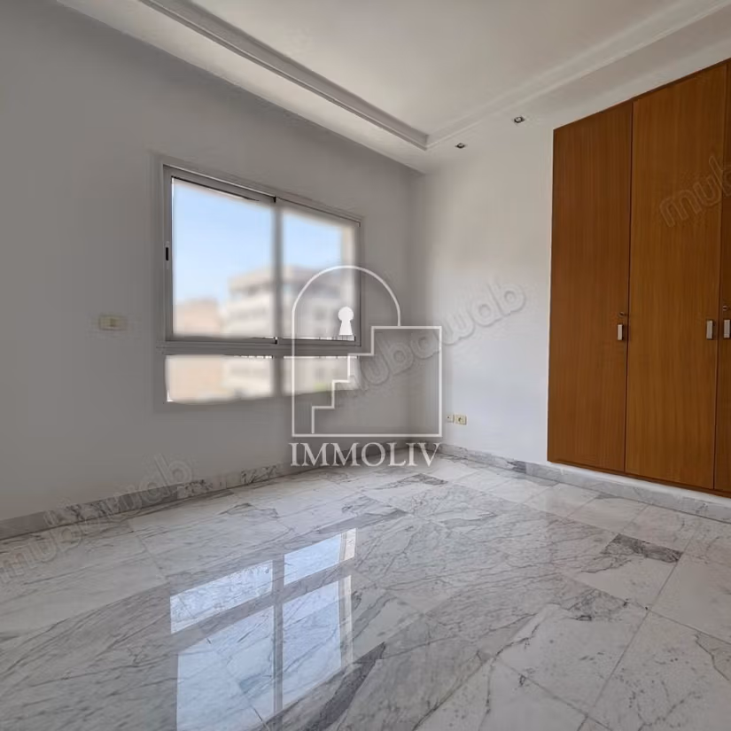 For rent an office H4 in Lake 2