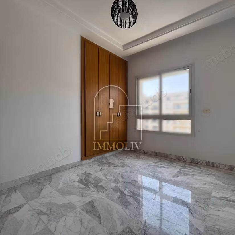 For rent an office H4 in Lake 2