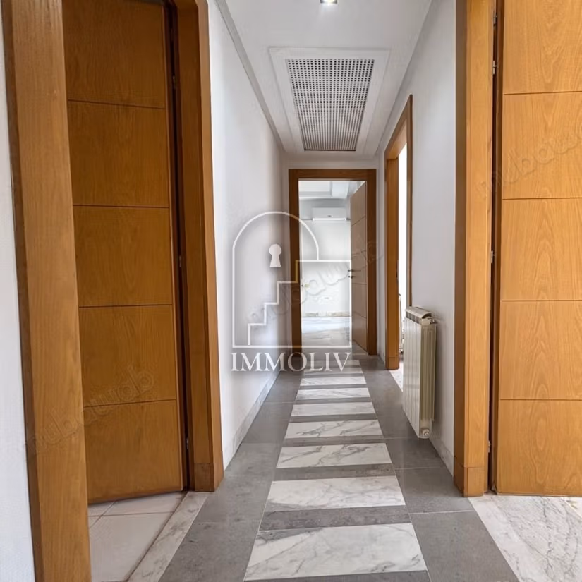 For rent an office H4 in Lake 2