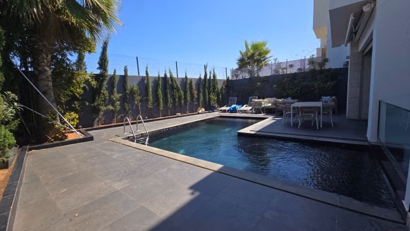 Magnífica villa con vista al mar en primera línea
