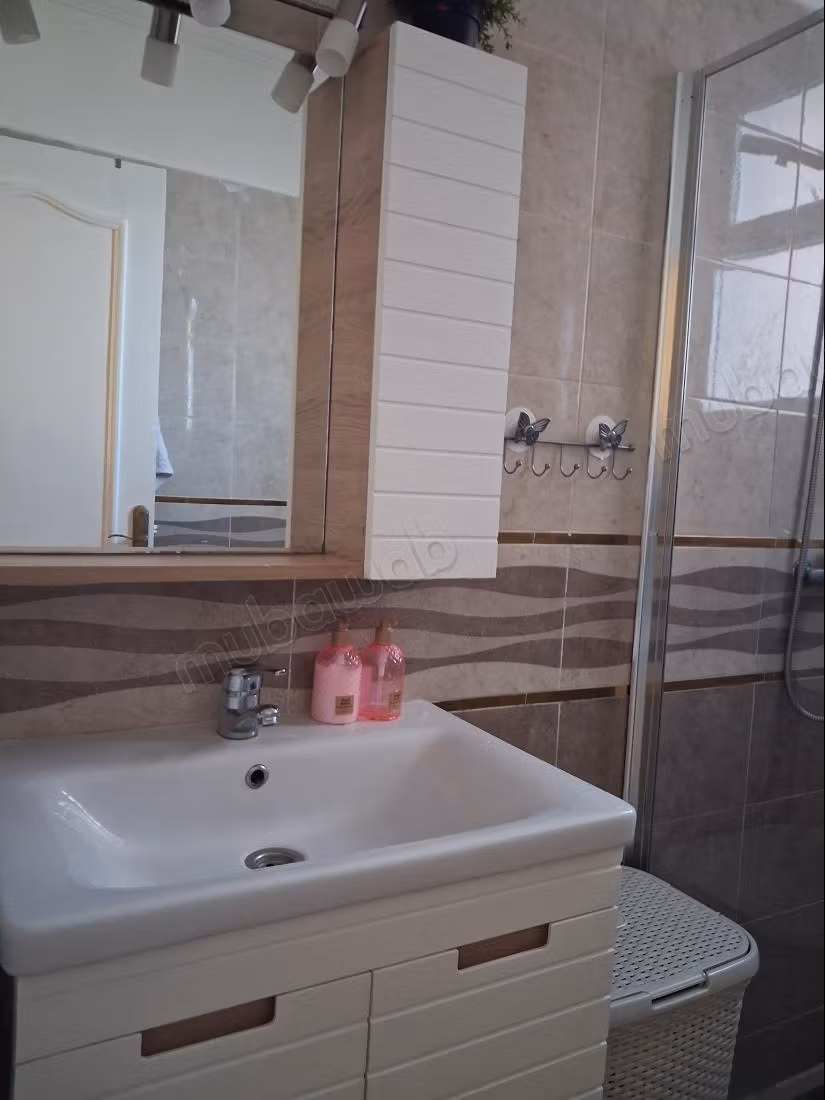 Appartement à vendre à Route de Safi. 
2 belles chambres. 
Bien meublé