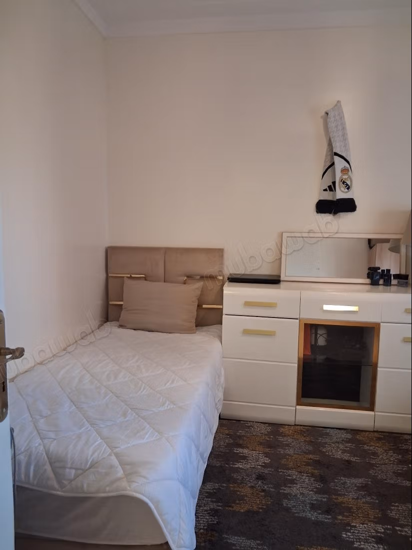 Appartement à vendre à Route de Safi. 
2 belles chambres. 
Bien meublé