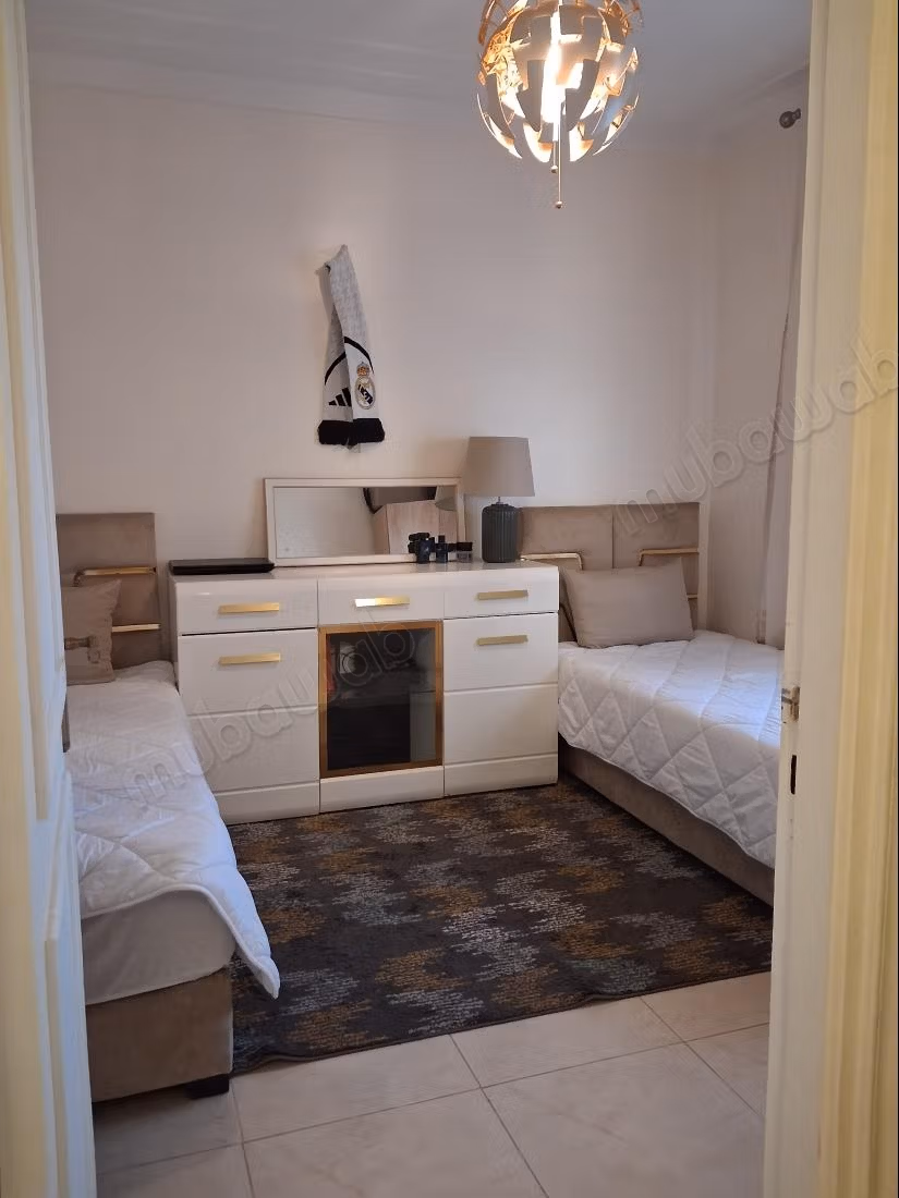 Appartement à vendre à Route de Safi. 
2 belles chambres. 
Bien meublé