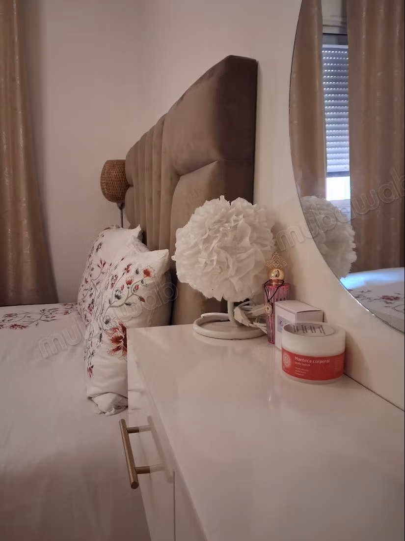 Appartement à vendre à Route de Safi. 
2 belles chambres. 
Bien meublé