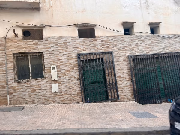 محل تجاري مساحته 148 متر مربع للبيع في تطوان