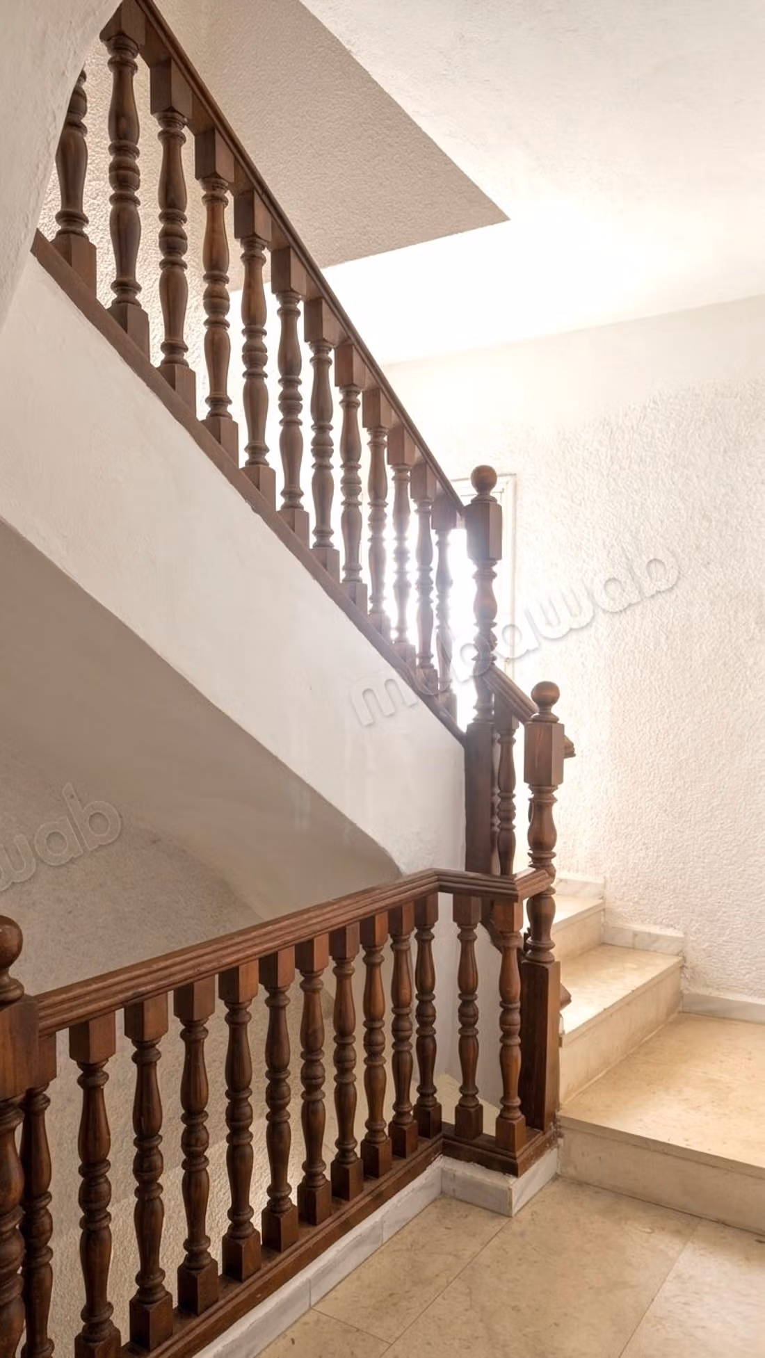 Villa de haut standing à vendre à El Mourouj 3.
Surface de 150 m².
Belle terrasse et jardin