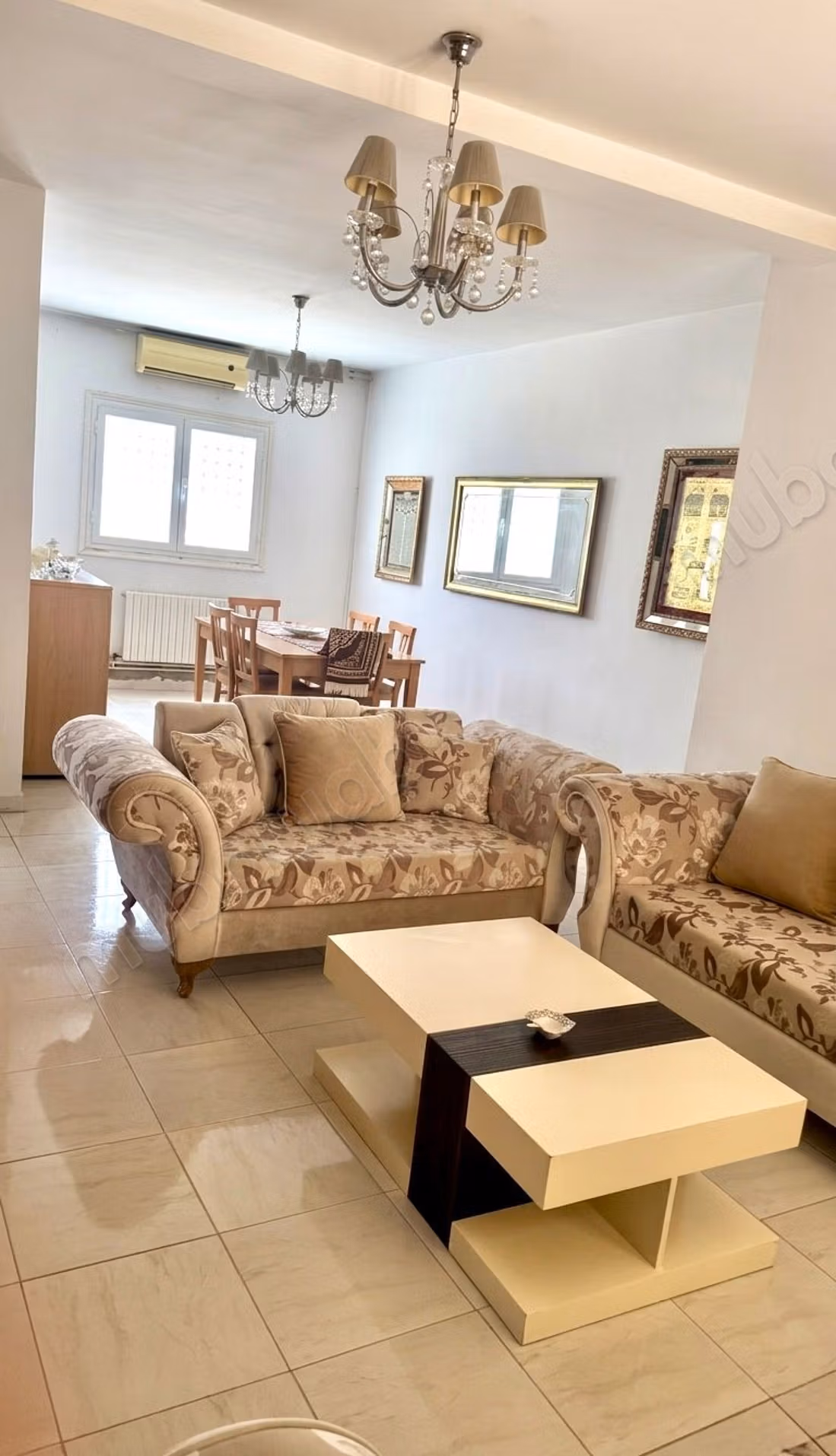 Villa de haut standing à vendre à El Mourouj 3.
Surface de 150 m².
Belle terrasse et jardin