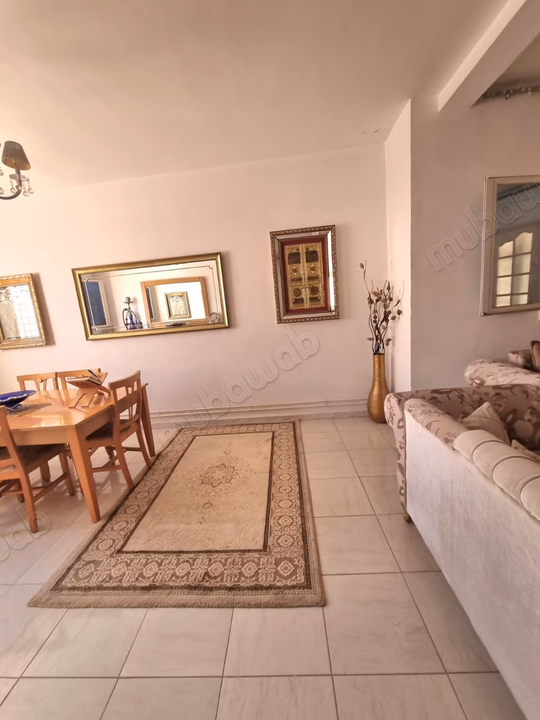 Villa de haut standing à vendre à El Mourouj 3.
Surface de 150 m².
Belle terrasse et jardin