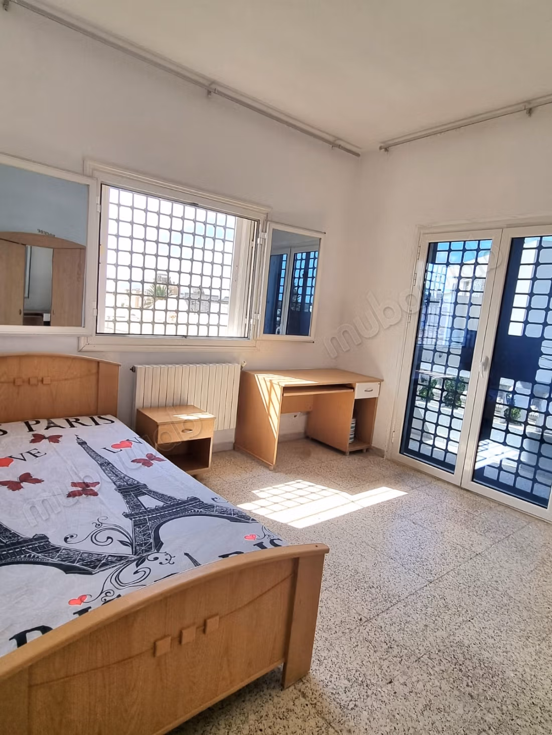Villa de haut standing à vendre à El Mourouj 3.
Surface de 150 m².
Belle terrasse et jardin
