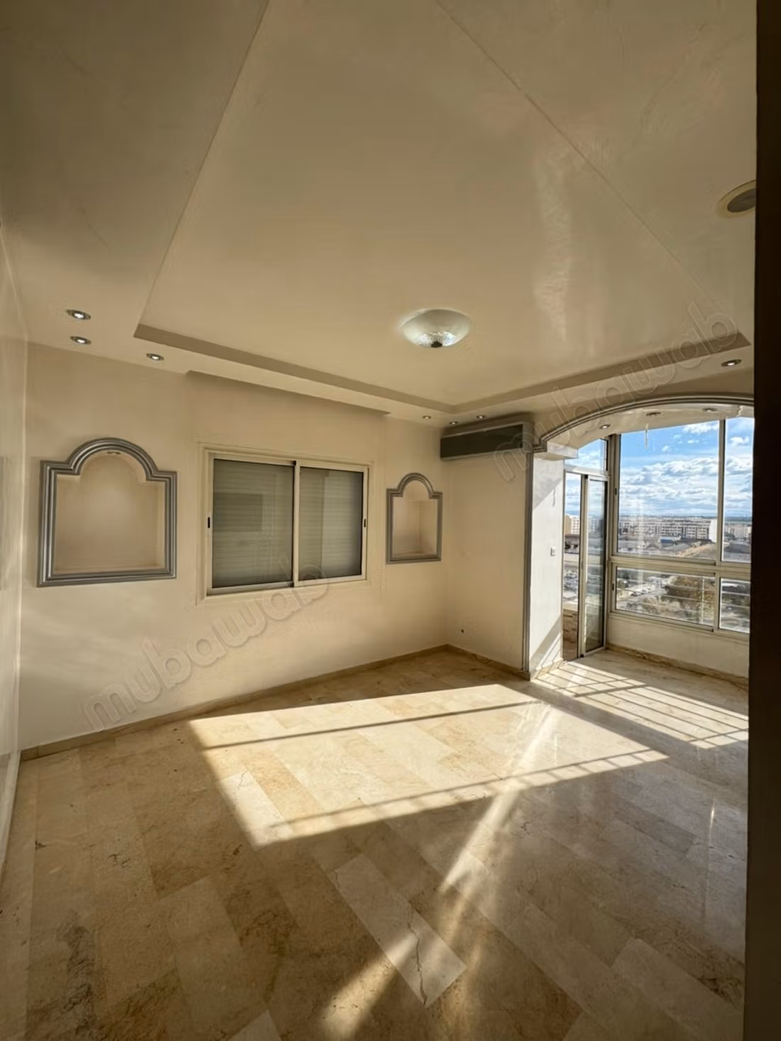​Bel appartement titré et ensoleillé à vendre