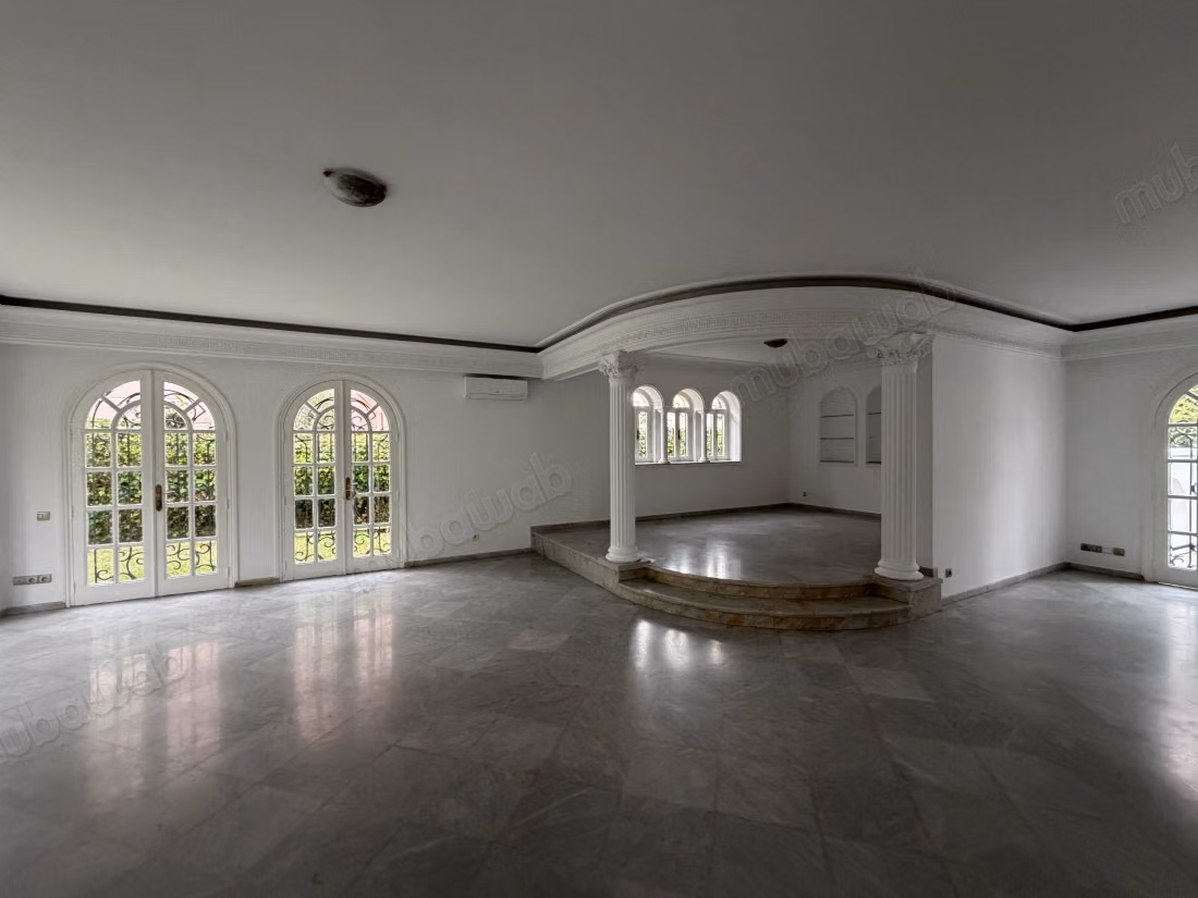 Superba villa in affitto a Riyad. 4 camere confortevoli. Terrazza e giardino