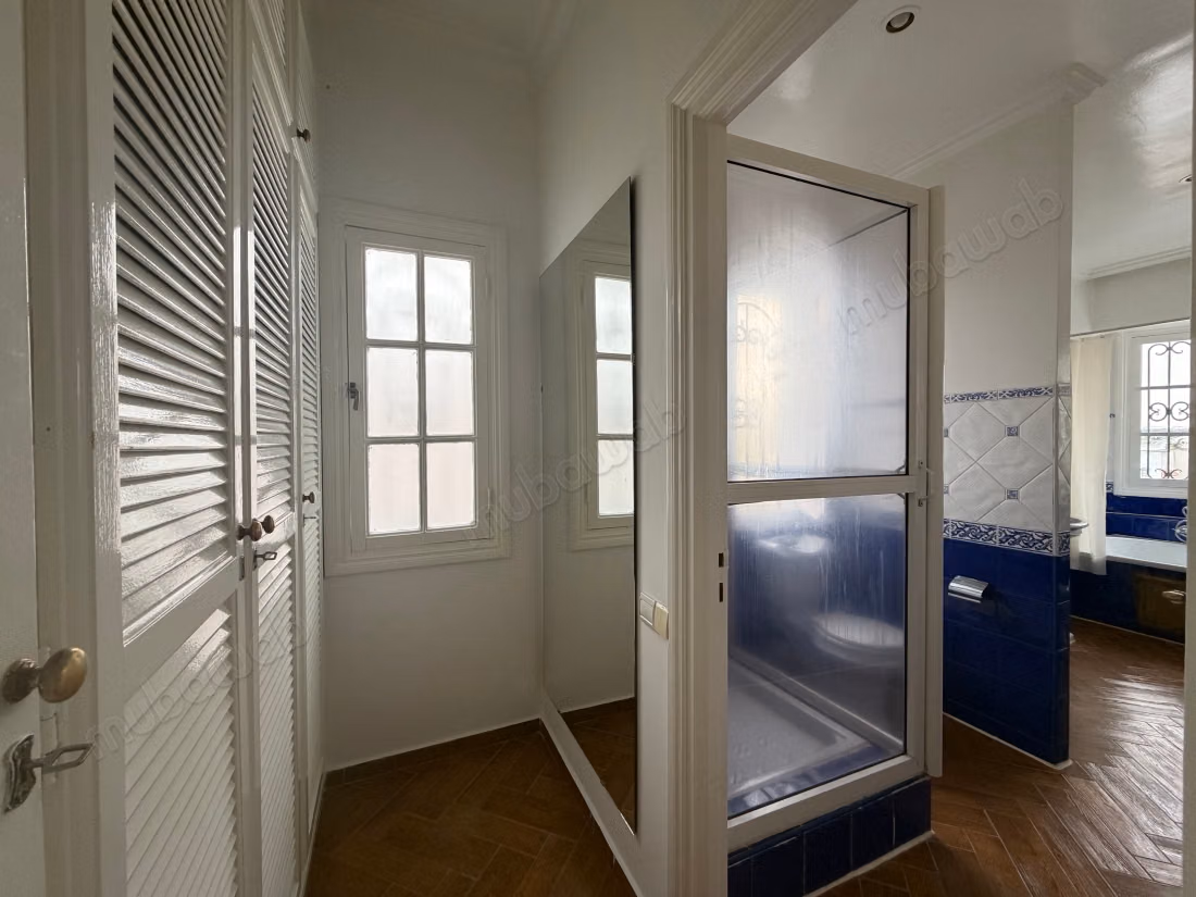 Superba villa in affitto a Riyad. 4 camere confortevoli. Terrazza e giardino