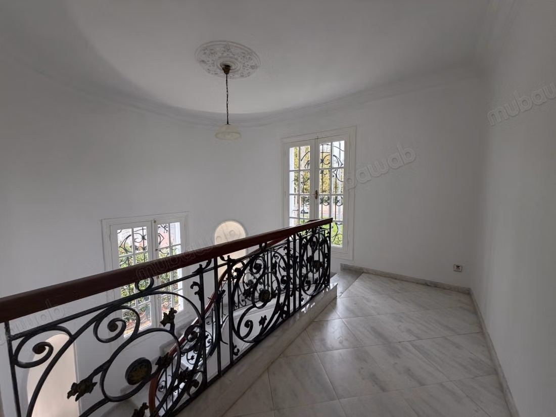 Superba villa in affitto a Riyad. 4 camere confortevoli. Terrazza e giardino
