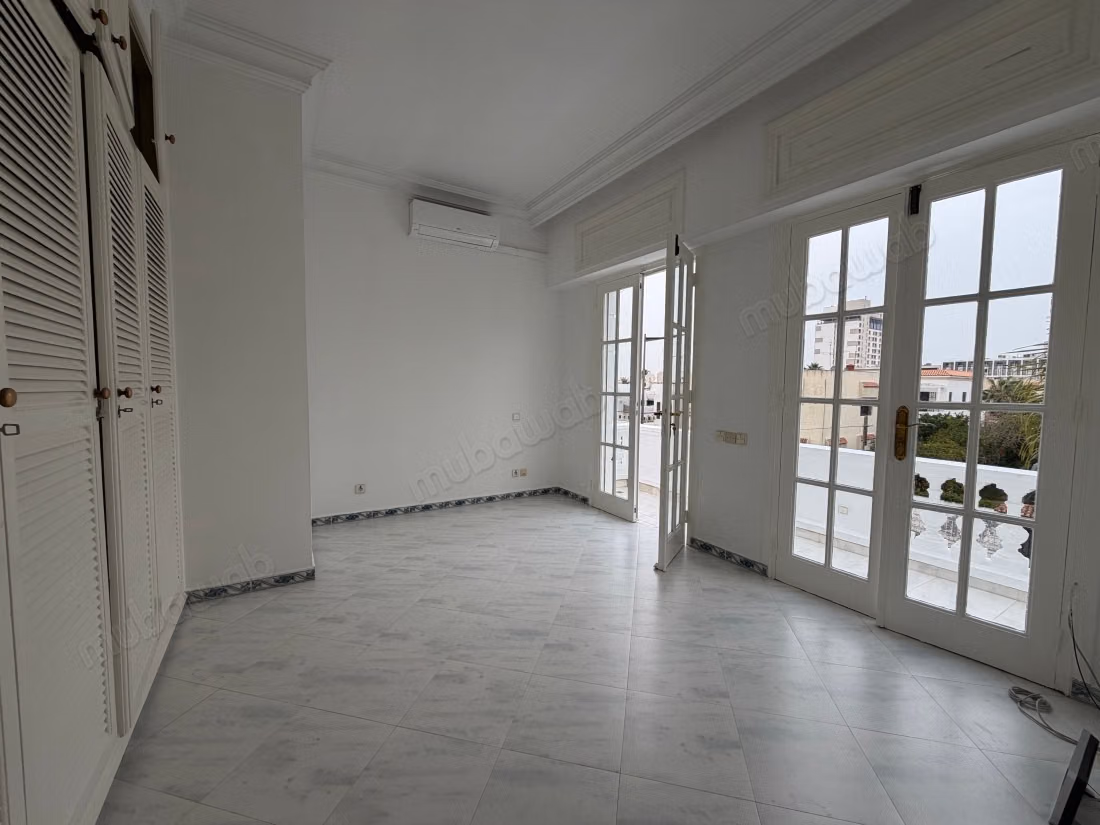 Superba villa in affitto a Riyad. 4 camere confortevoli. Terrazza e giardino