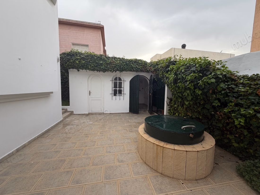 Superba villa in affitto a Riyad. 4 camere confortevoli. Terrazza e giardino