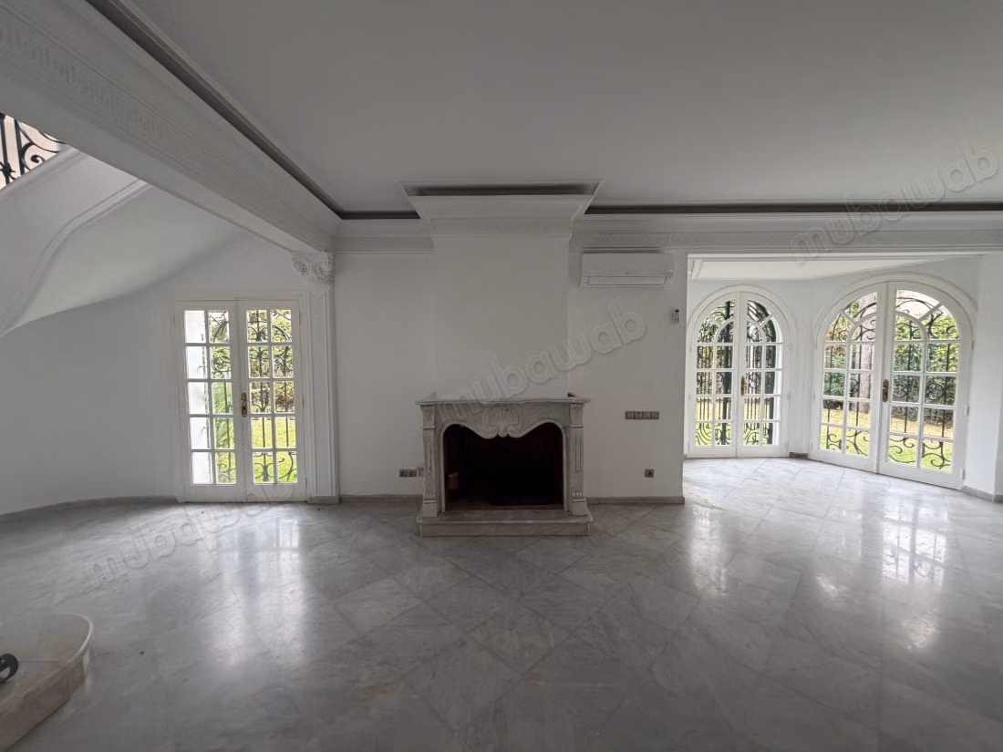Superba villa in affitto a Riyad. 4 camere confortevoli. Terrazza e giardino