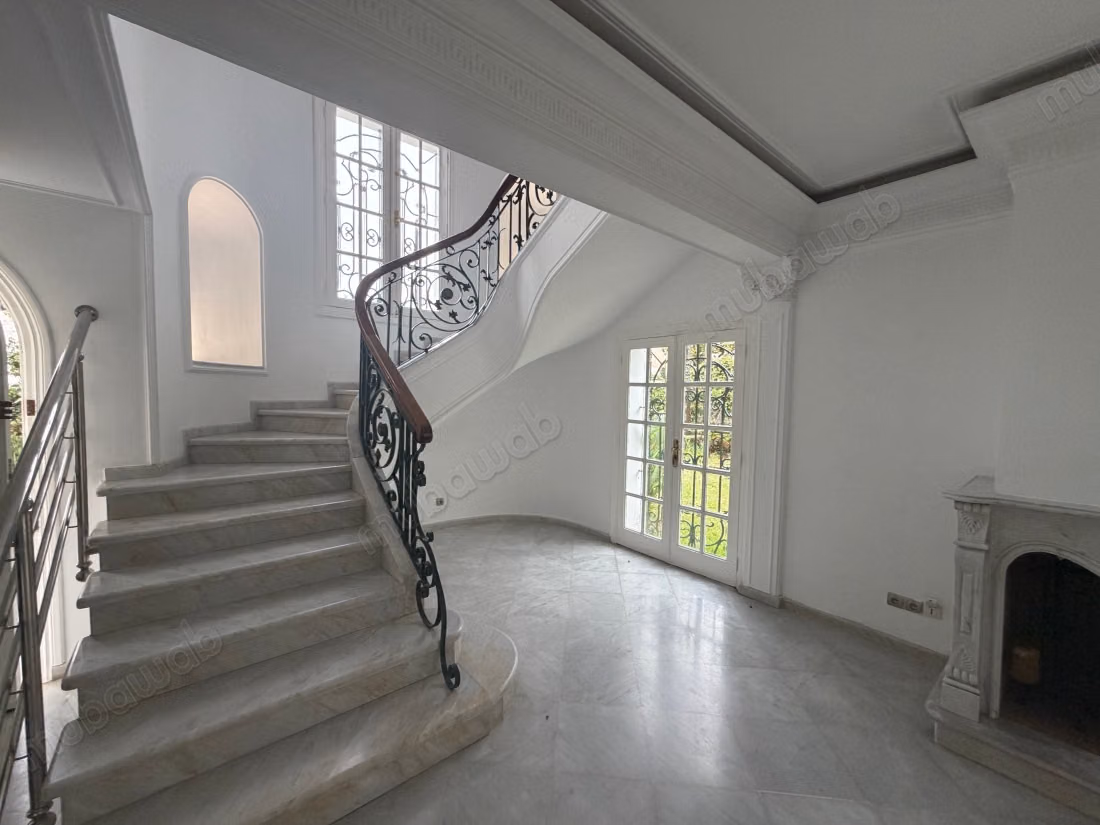Superba villa in affitto a Riyad. 4 camere confortevoli. Terrazza e giardino
