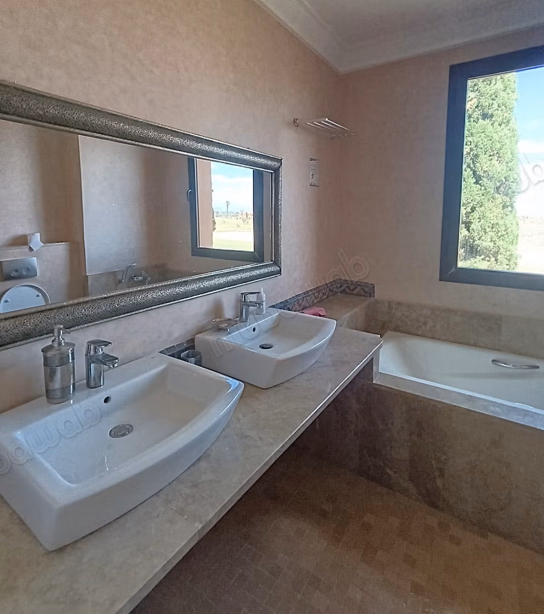 Belle villa de 3 chambres a Louer au Waki