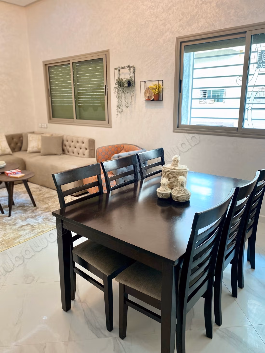 Verkoop van een prachtig appartement in Kamilia. 4 comfortabele kamers. Terras en lift
