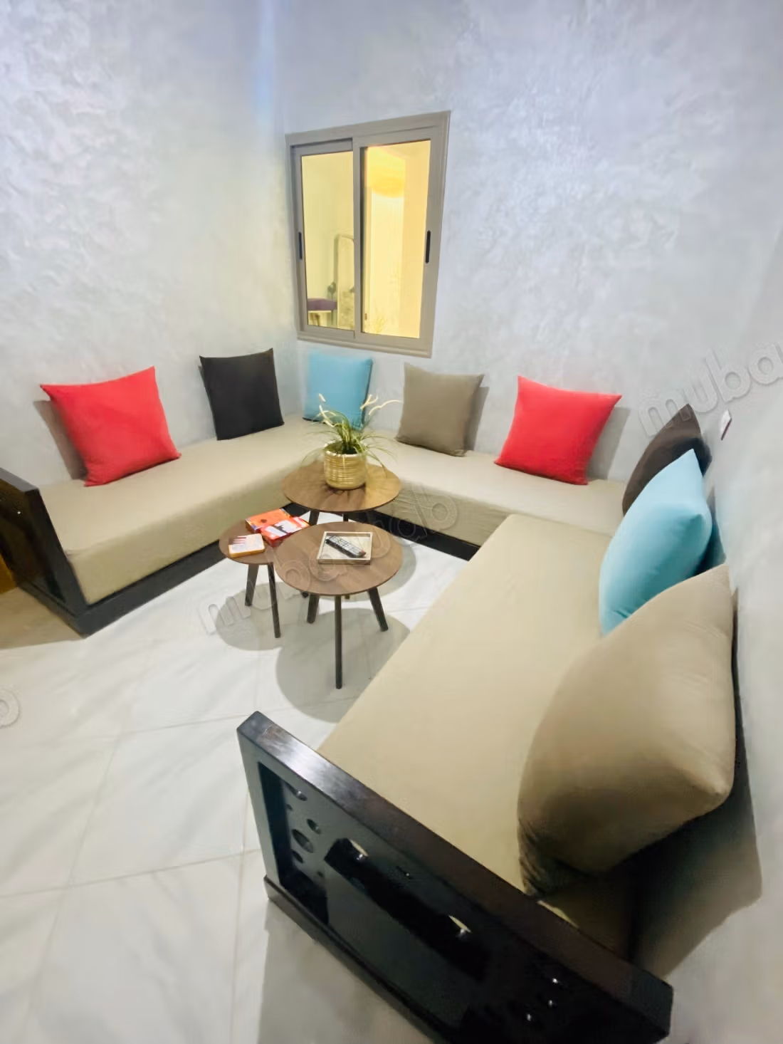Verkoop van een prachtig appartement in Kamilia. 4 comfortabele kamers. Terras en lift