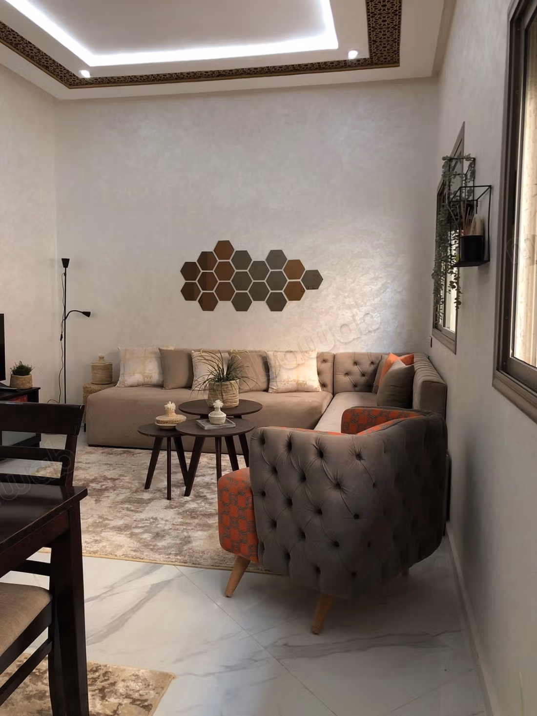 Verkoop van een prachtig appartement in Kamilia. 4 comfortabele kamers. Terras en lift