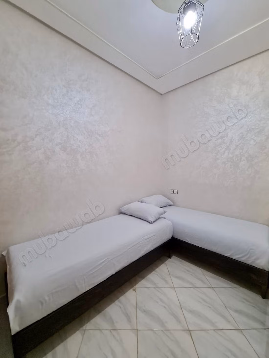 Verkoop van een prachtig appartement in Kamilia. 4 comfortabele kamers. Terras en lift