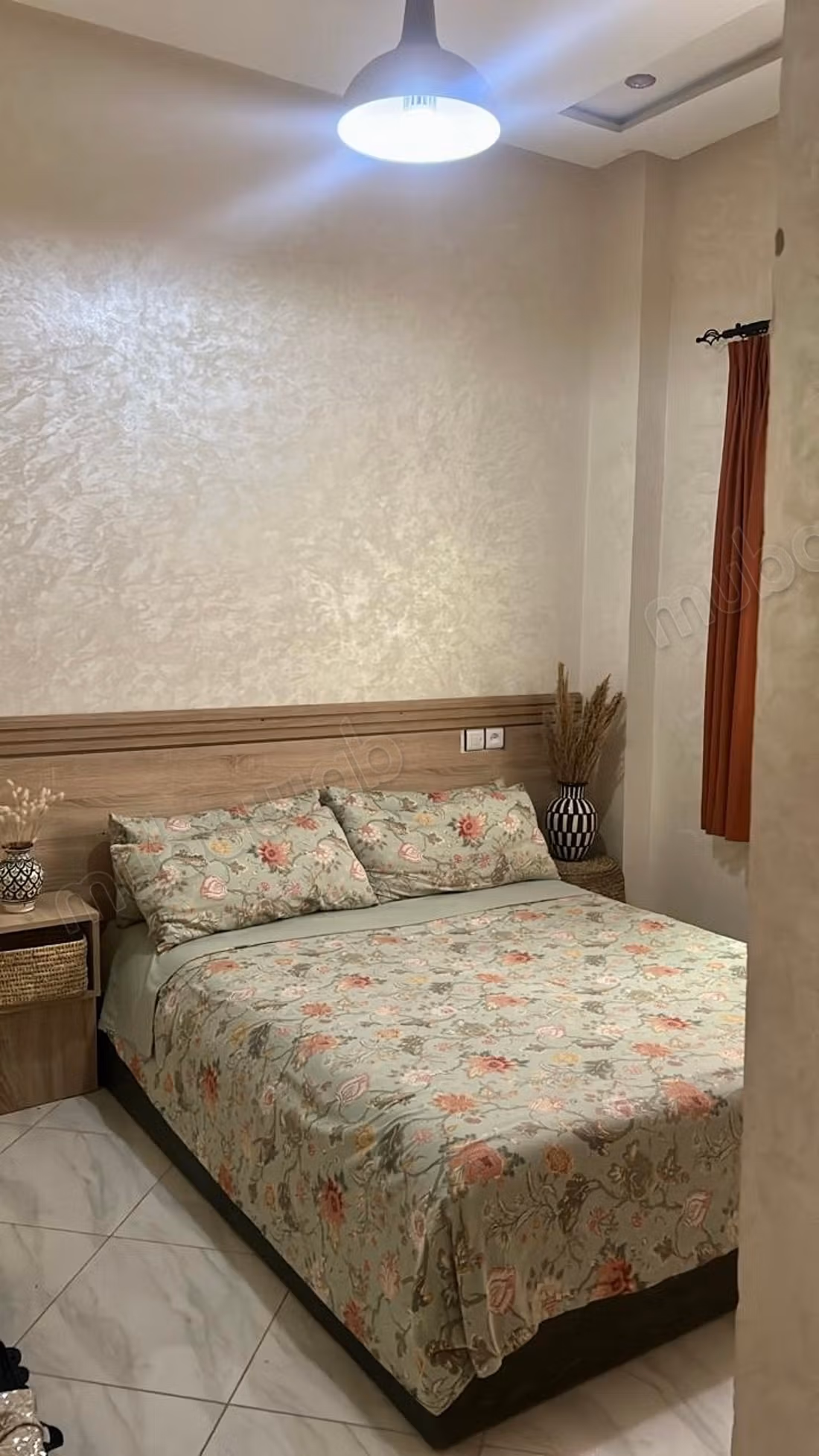 Verkoop van een prachtig appartement in Kamilia. 4 comfortabele kamers. Terras en lift