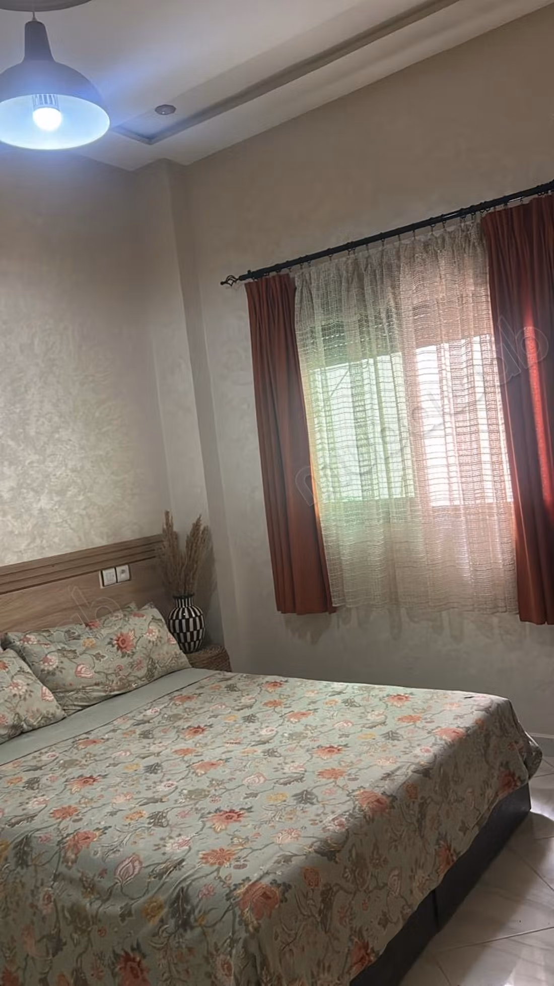 Verkoop van een prachtig appartement in Kamilia. 4 comfortabele kamers. Terras en lift