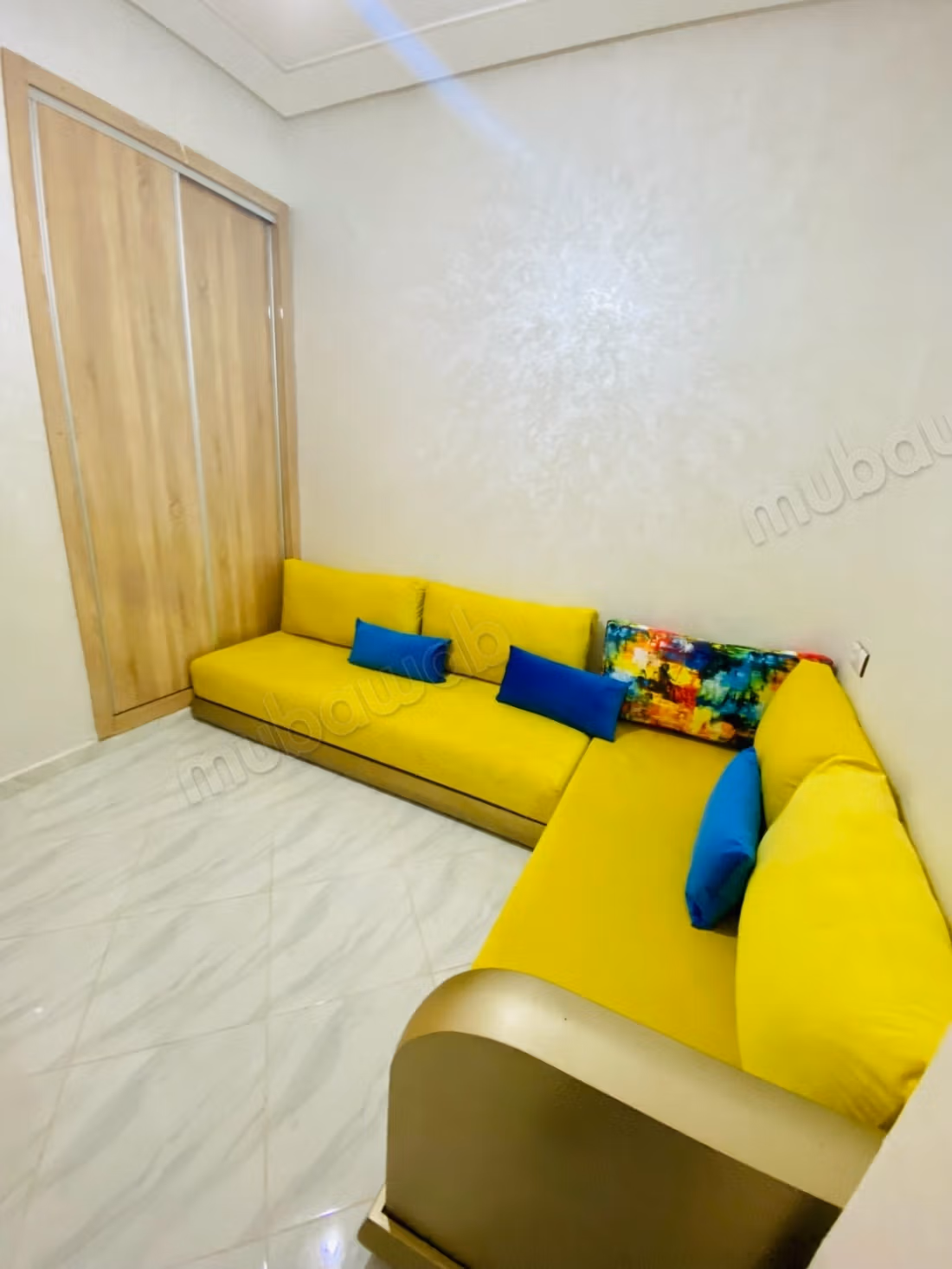 Verkoop van een prachtig appartement in Kamilia. 4 comfortabele kamers. Terras en lift