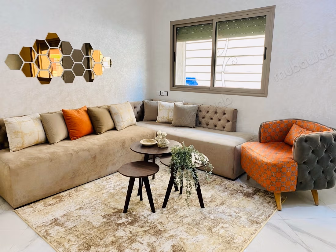 Verkoop van een prachtig appartement in Kamilia. 4 comfortabele kamers. Terras en lift